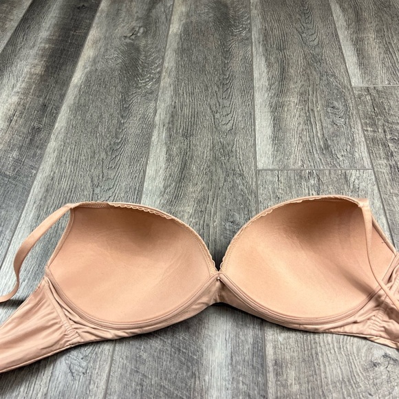 40D VS Tan Wireless Bra - Picture 11 of 11